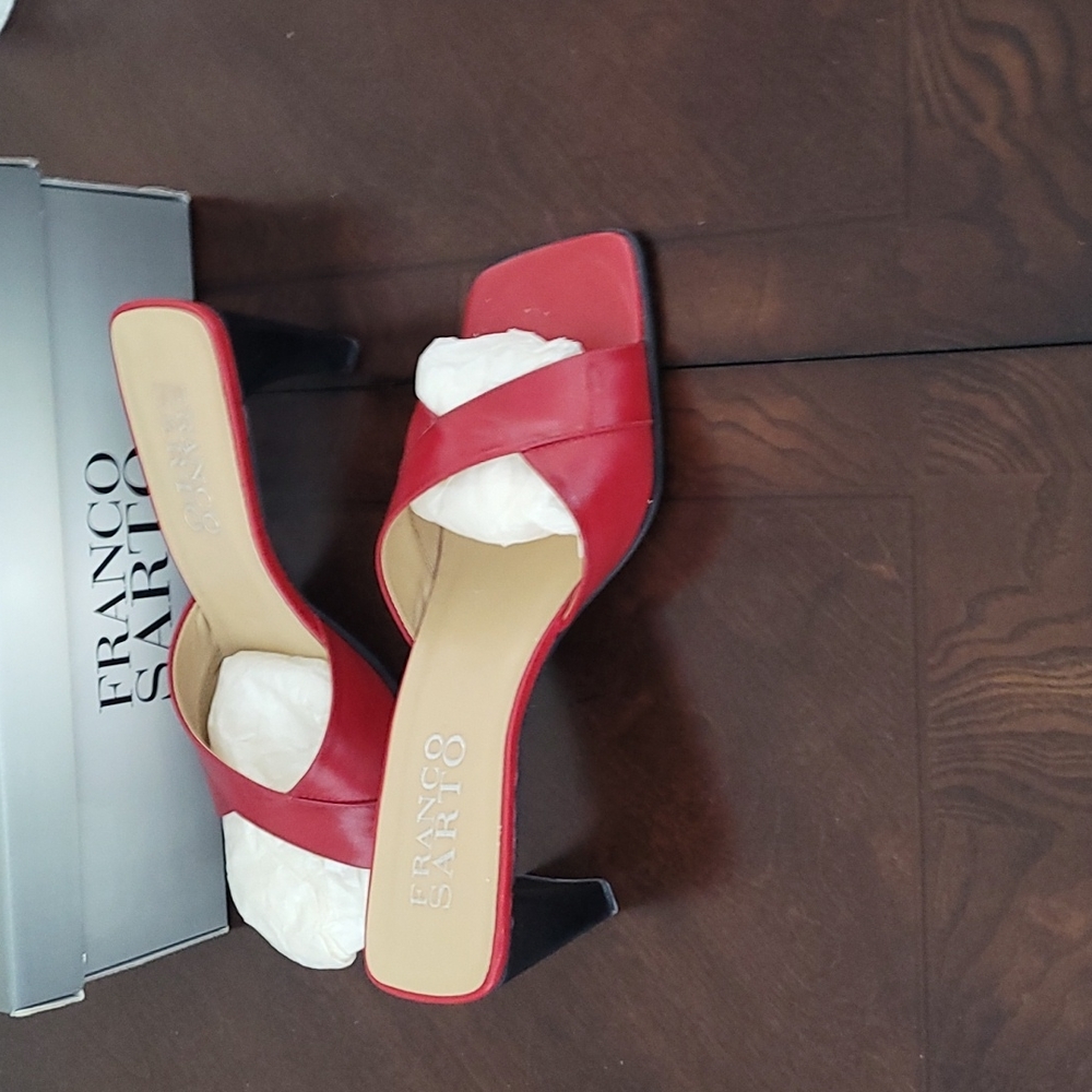 Slippers - Picture 2 of 3